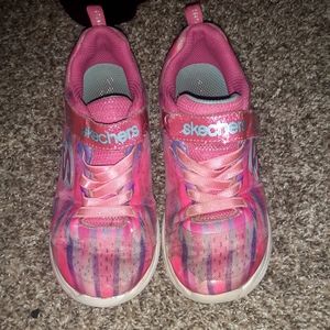 Girl's tennis shows size  1